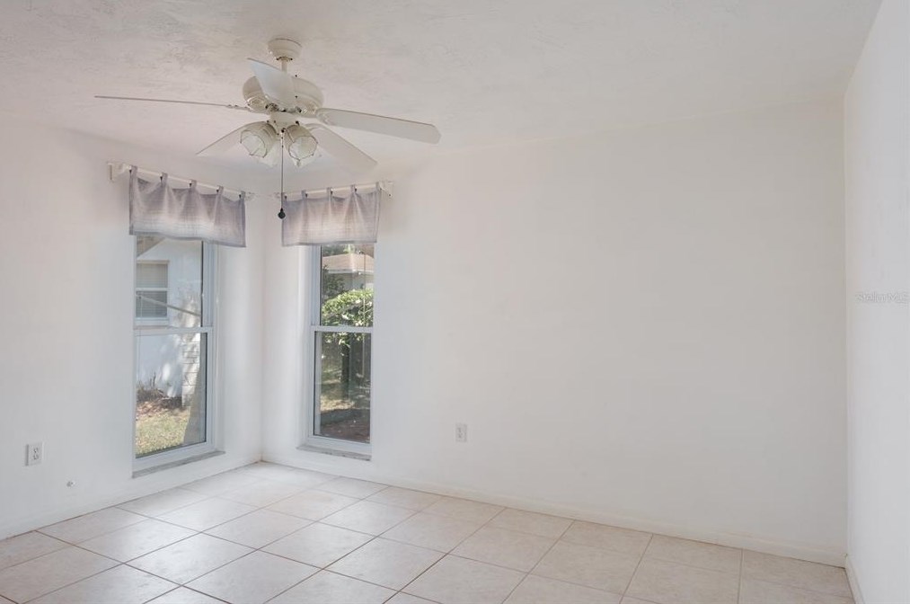 135 Rodney Ct, Palm Harbor FL  34684-4642 exterior