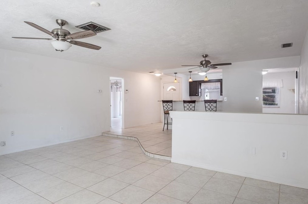 135 Rodney Ct, Palm Harbor FL  34684-4642 exterior