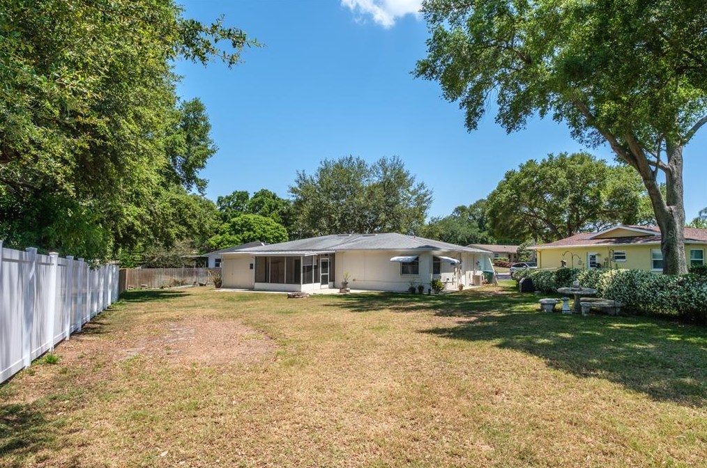 135 Rodney Ct, Palm Harbor FL  34684-4642 exterior