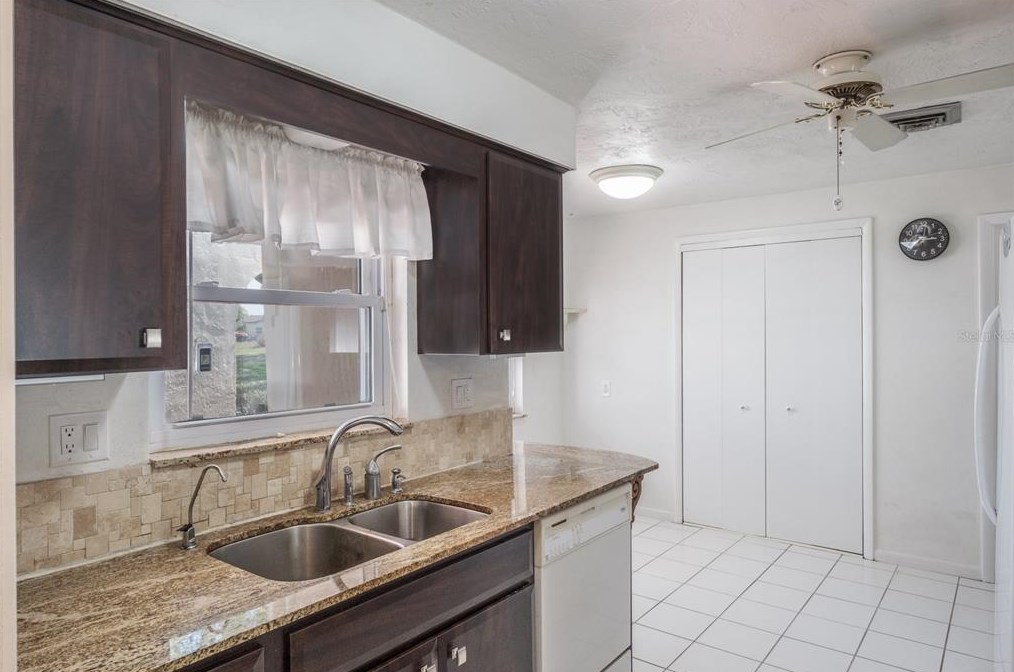 135 Rodney Ct, Palm Harbor FL  34684-4642 exterior