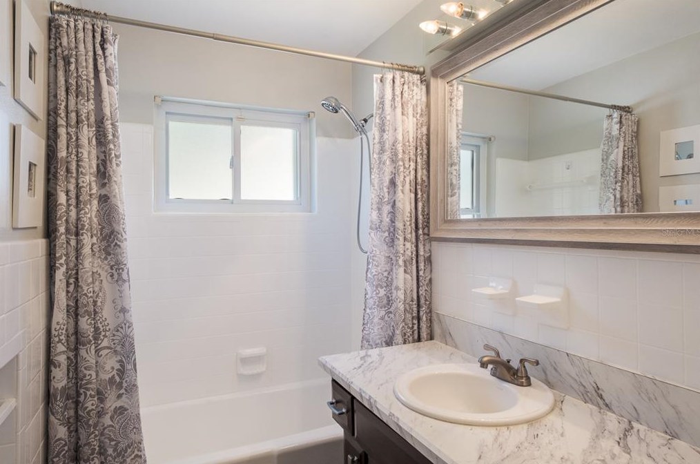 135 Rodney Ct, Palm Harbor FL  34684-4642 exterior