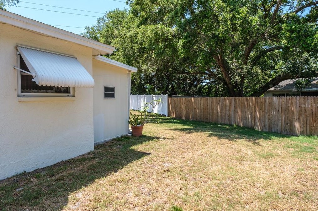 135 Rodney Ct, Palm Harbor FL  34684-4642 exterior