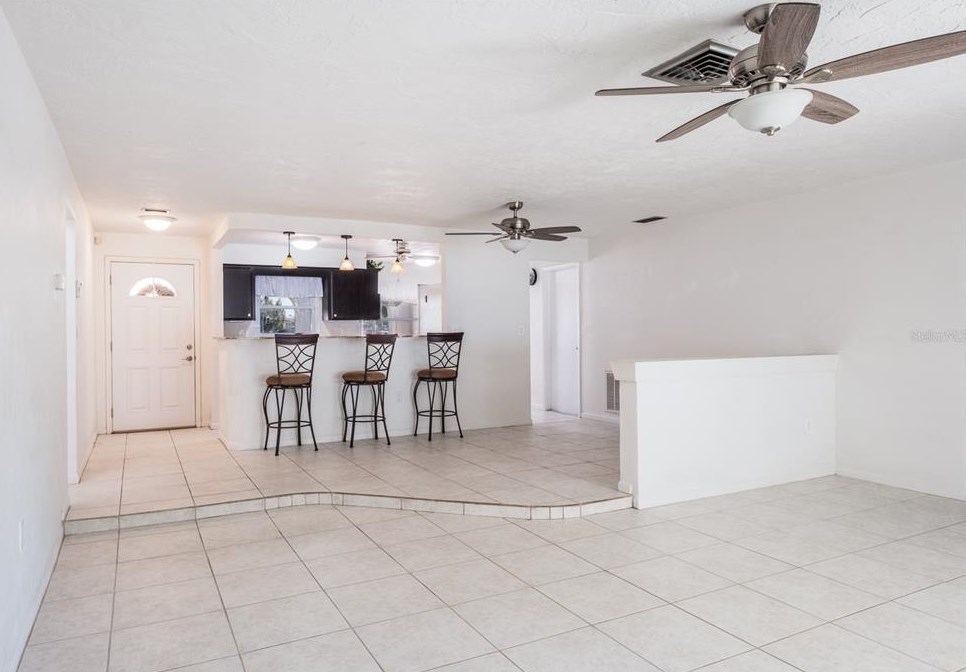 135 Rodney Ct, Palm Harbor FL  34684-4642 exterior