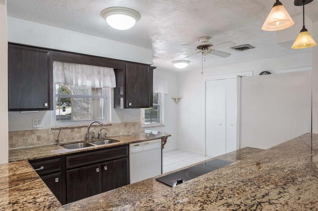 135 Rodney Ct, Palm Harbor FL  34684-4642 exterior