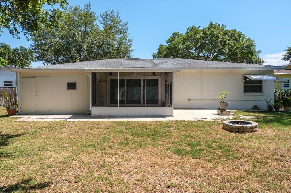 135 Rodney Ct, Palm Harbor FL  34684-4642 exterior