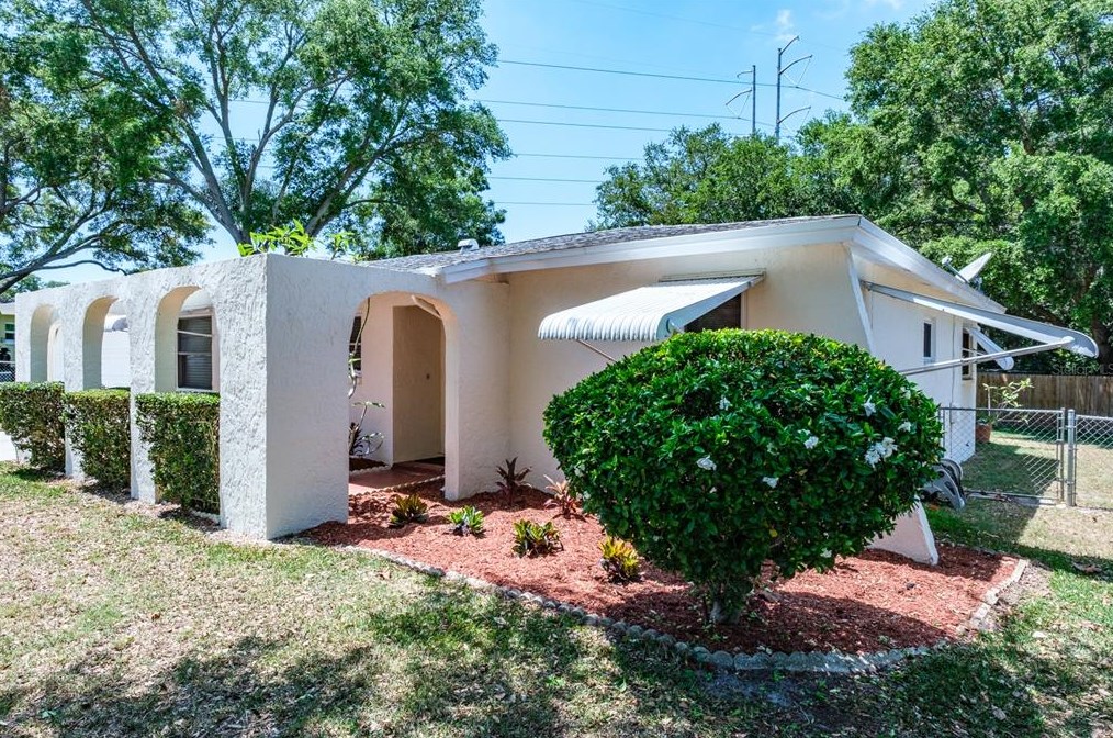 135 Rodney Ct, Palm Harbor FL  34684-4642 exterior