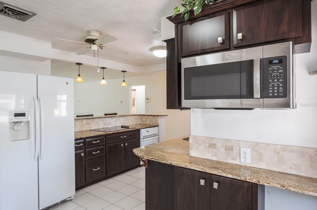 135 Rodney Ct, Palm Harbor FL  34684-4642 exterior