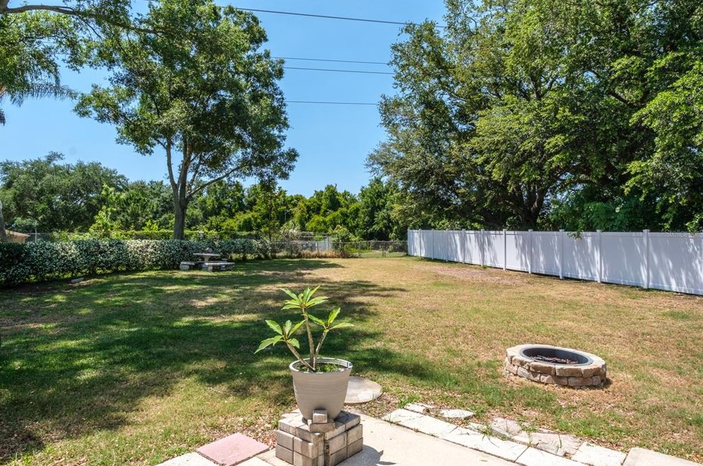 135 Rodney Ct, Palm Harbor FL  34684-4642 exterior
