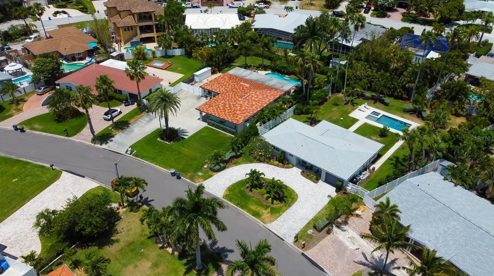 10135 Yacht Club Dr, Saint Petersburg FL  33706-3154 exterior