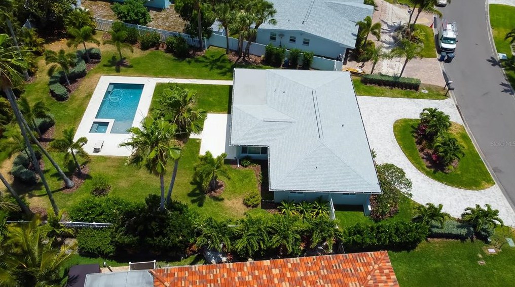 10135 Yacht Club Dr, Saint Petersburg FL  33706-3154 exterior