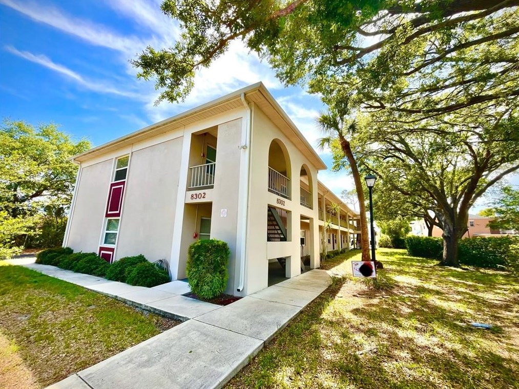 8302 Bardmoor Blvd #105, Largo, FL 33777