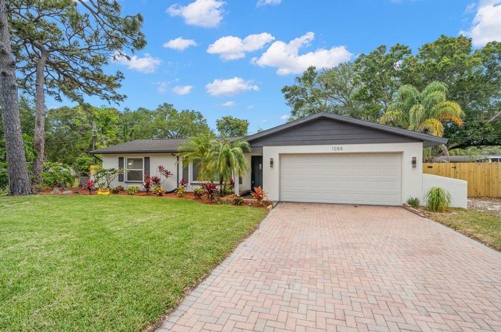 1055 Deville Dr, Largo, FL 33771-1122