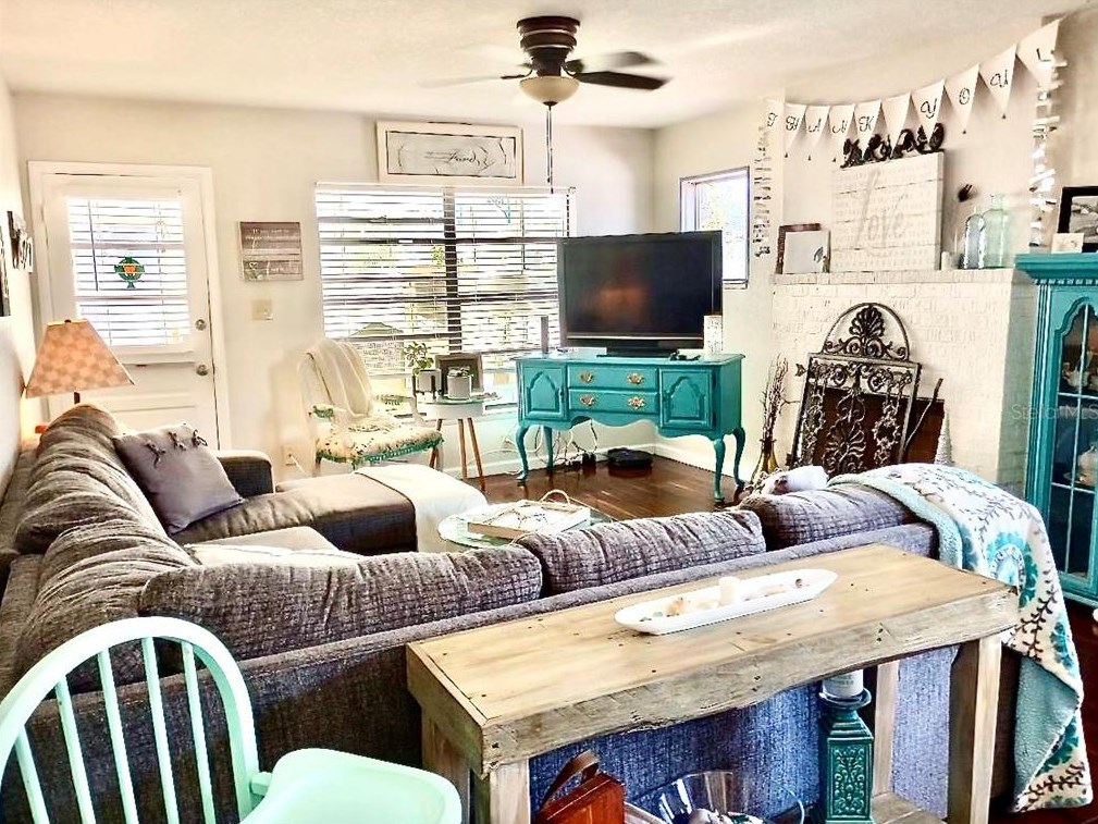 1757 New Hampshire Ave, Saint Petersburg, FL 33703-3347