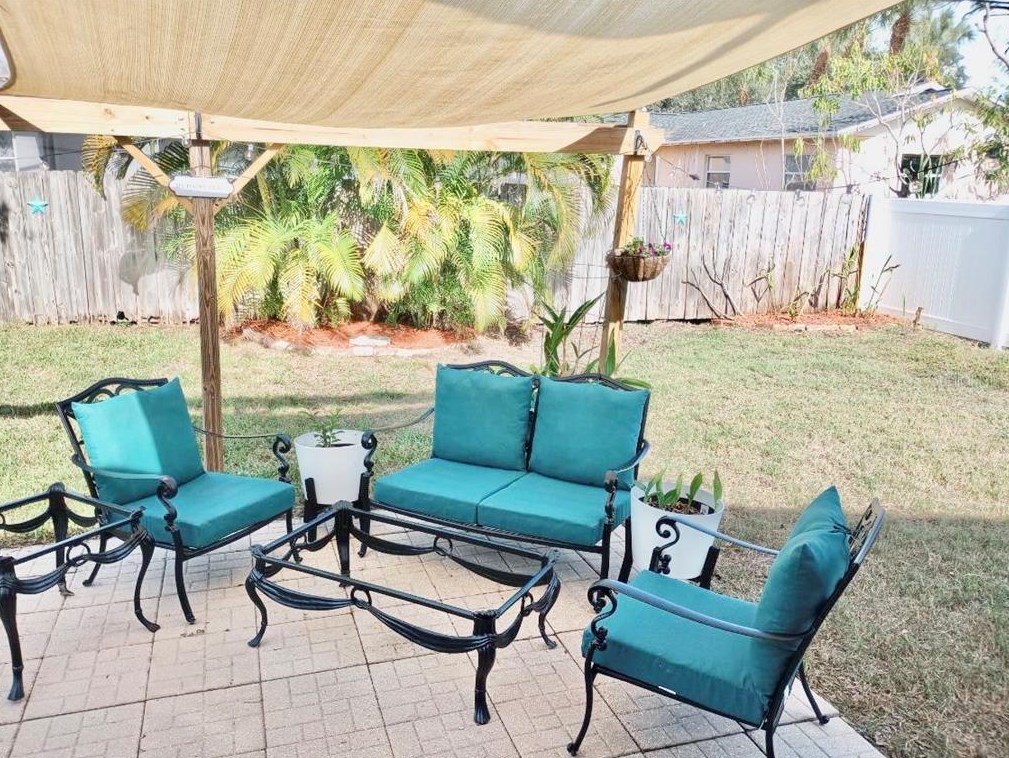 1757 New Hampshire Ave, Saint Petersburg FL  33703-3348 exterior