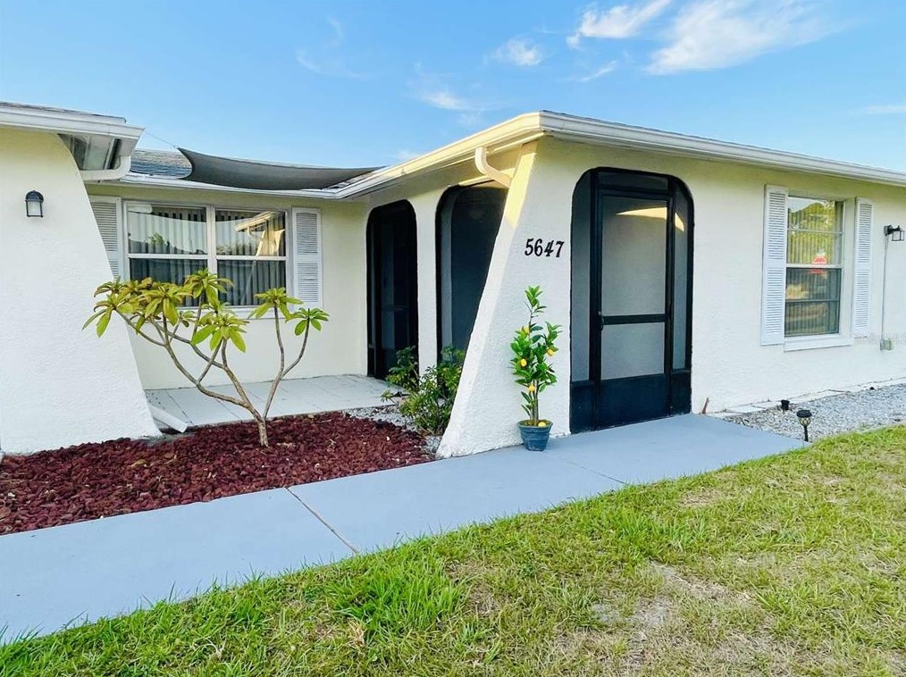 5647 Mirada Dr, Tarpon Springs, FL 34690-2227