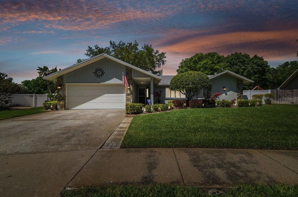 561 Hadley Dr, Palm Harbor, FL 34683