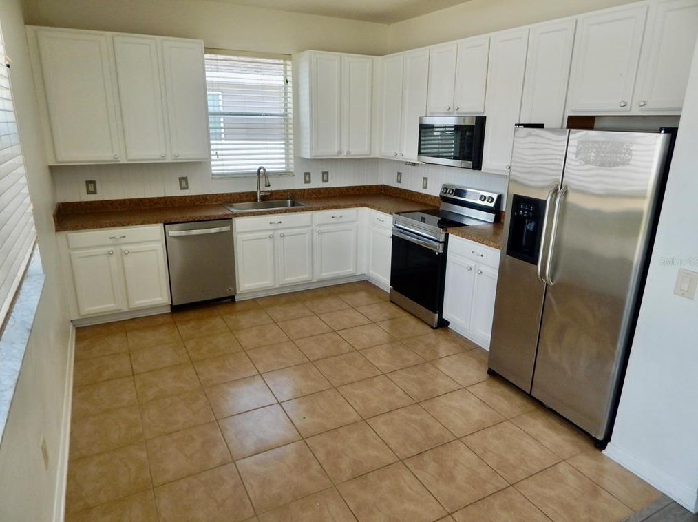 7632 Armonk Ln, Zephyrhills, FL 33545-7040