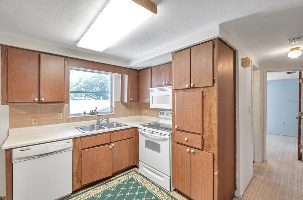 5053 Springland Dr, Tarpon Springs FL 34690-2048 exterior