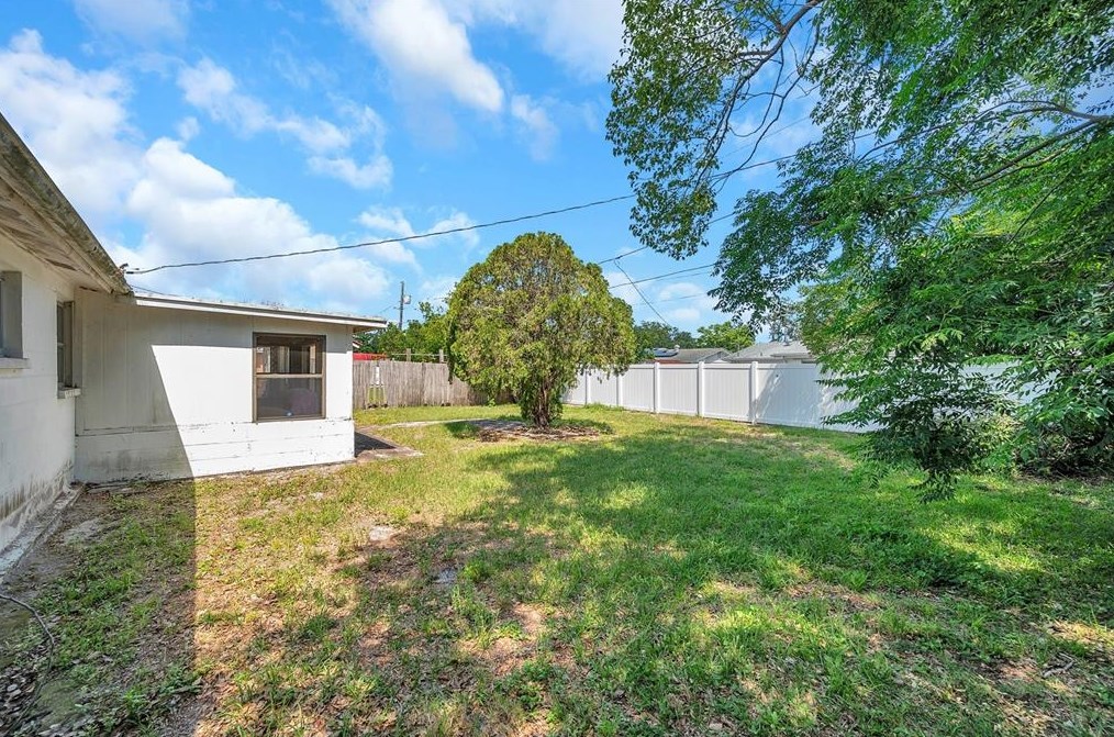 5053 Springland Dr, Tarpon Springs FL 34690-2048 exterior