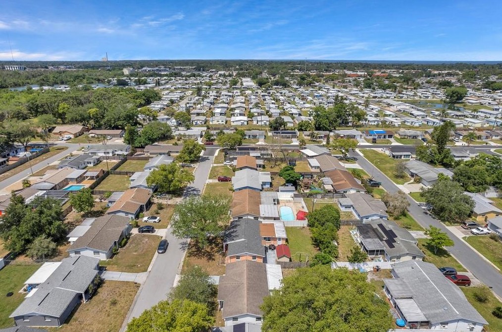 5053 Springland Dr, Tarpon Springs FL 34690-2048 exterior