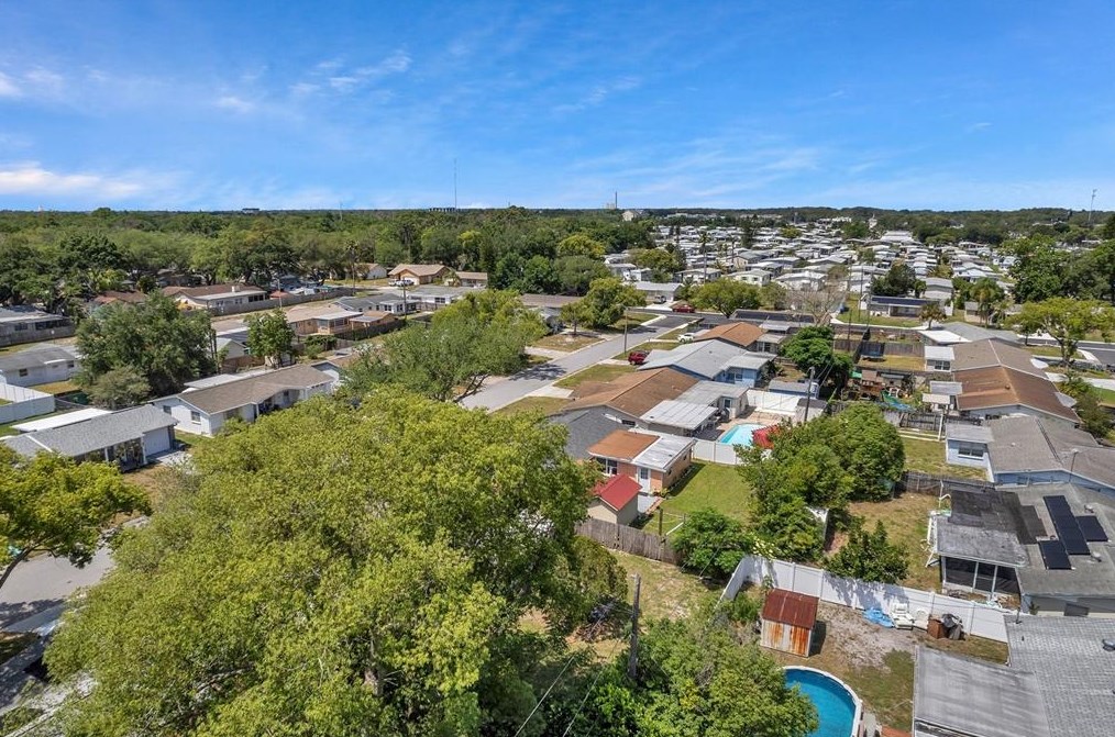 5053 Springland Dr, Tarpon Springs FL 34690-2048 exterior