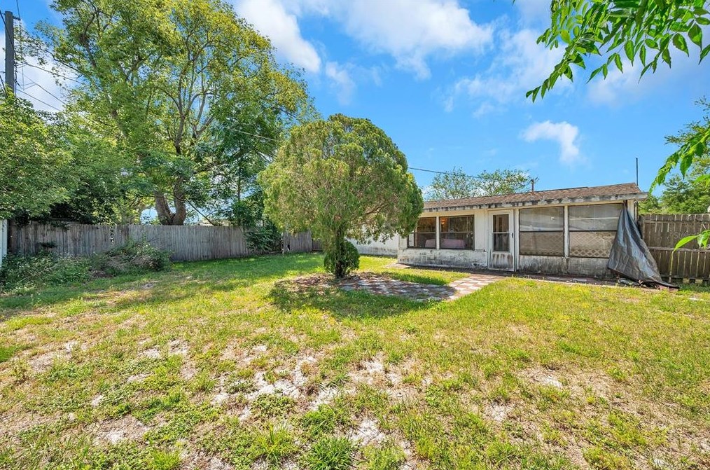 5053 Springland Dr, Tarpon Springs FL 34690-2048 exterior