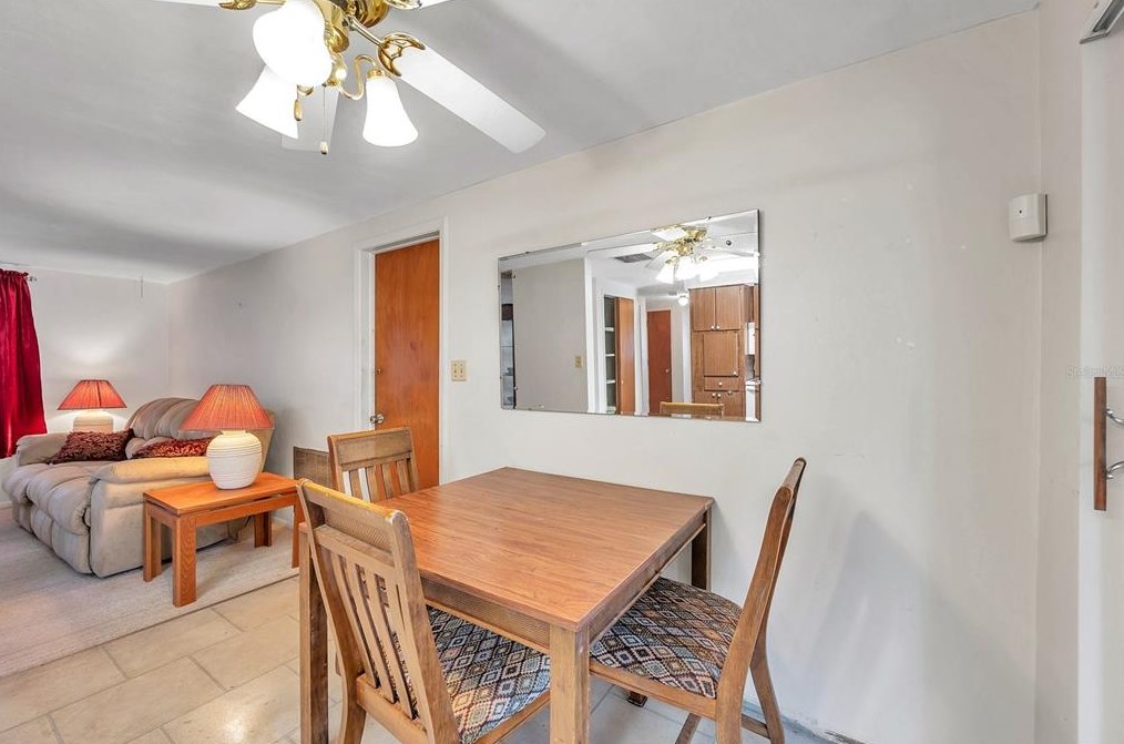 5053 Springland Dr, Tarpon Springs FL 34690-2048 exterior