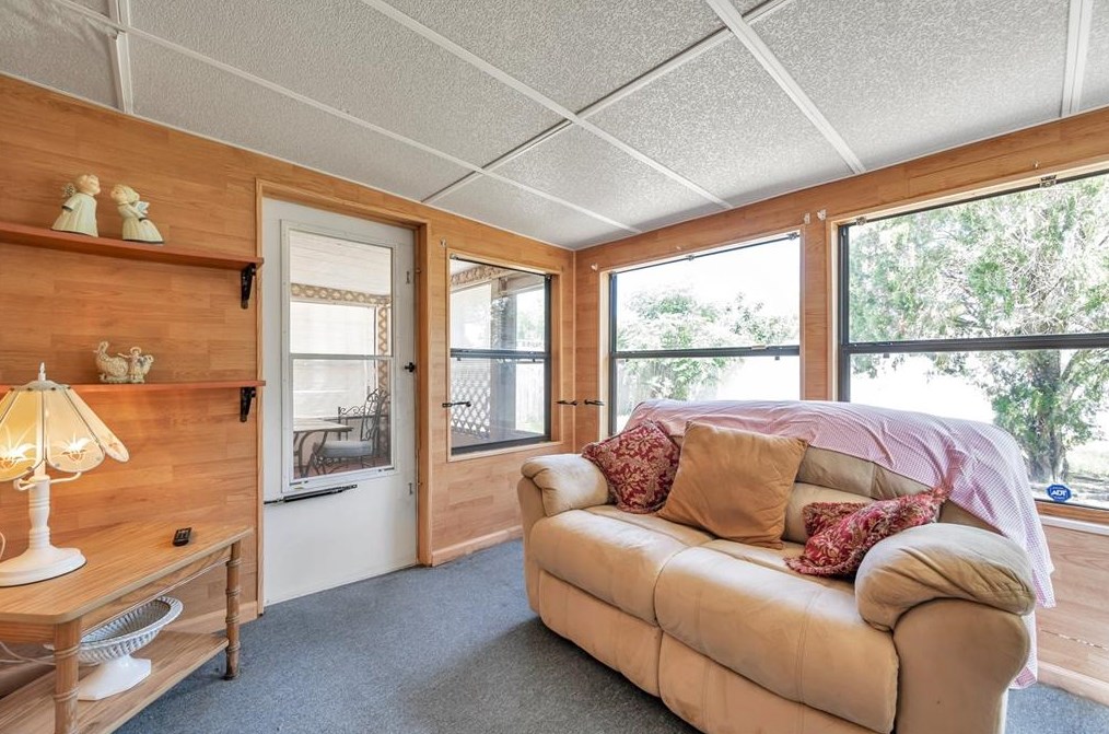 5053 Springland Dr, Tarpon Springs FL 34690-2048 exterior