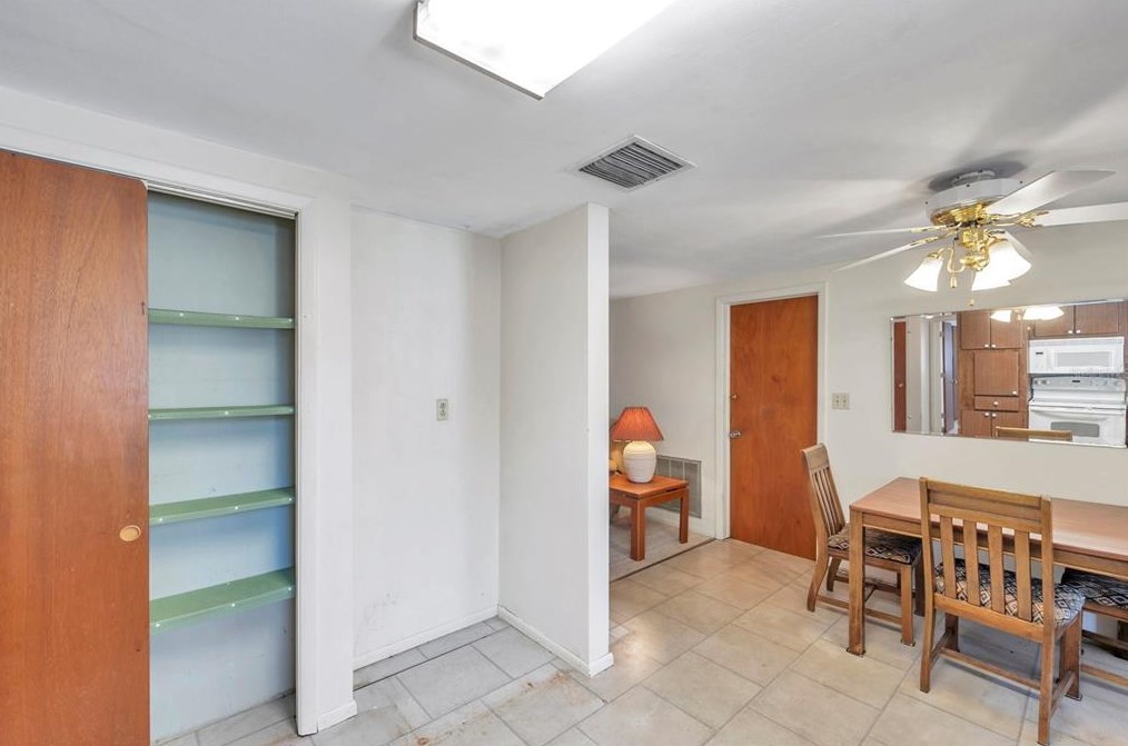 5053 Springland Dr, Tarpon Springs FL 34690-2048 exterior