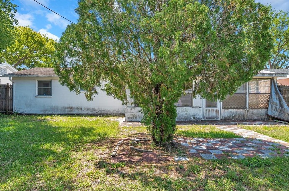 5053 Springland Dr, Tarpon Springs FL 34690-2048 exterior