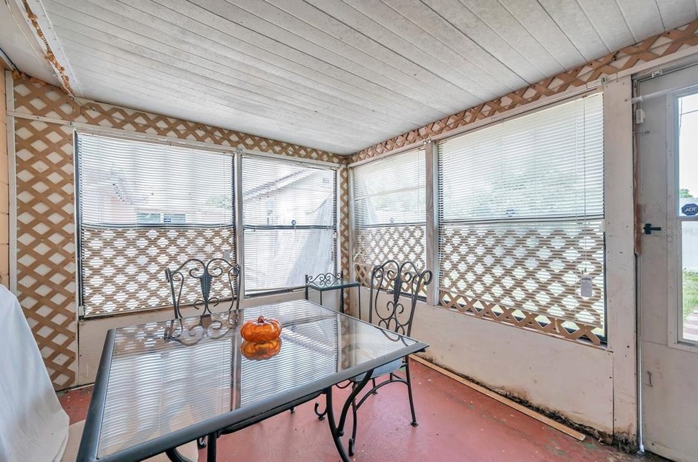 5053 Springland Dr, Tarpon Springs FL 34690-2048 exterior