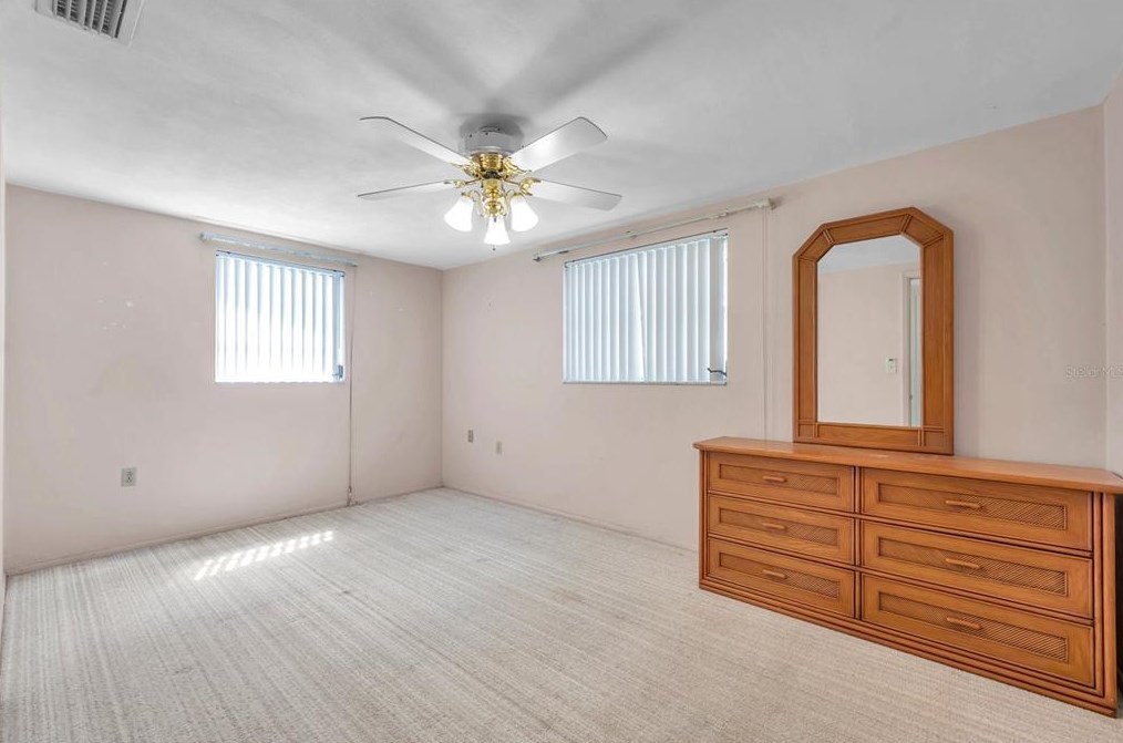 5053 Springland Dr, Tarpon Springs FL 34690-2048 exterior