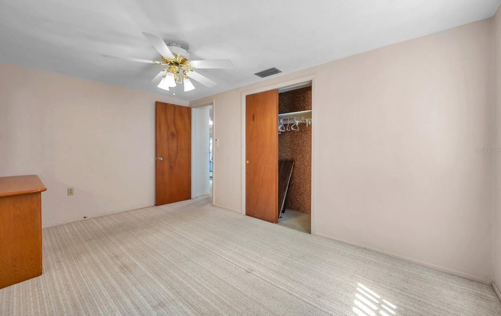 5053 Springland Dr, Tarpon Springs FL 34690-2048 exterior