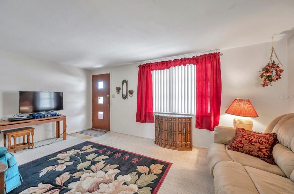 5053 Springland Dr, Tarpon Springs FL 34690-2048 exterior