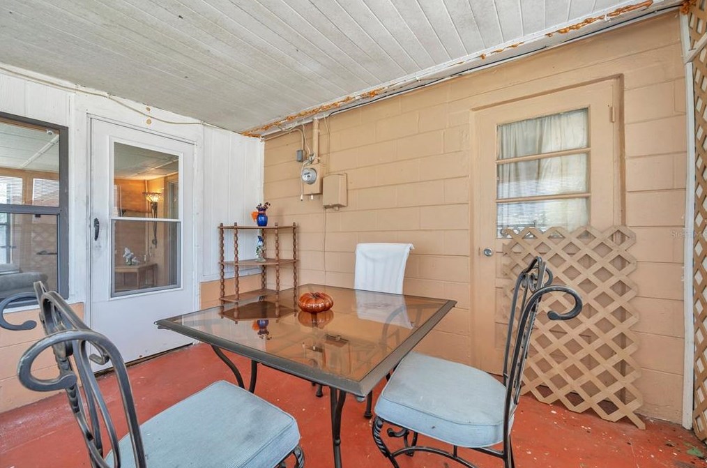 5053 Springland Dr, Tarpon Springs FL 34690-2048 exterior