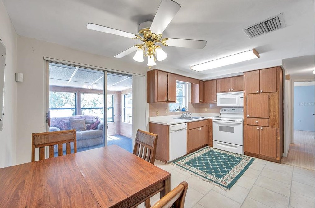 5053 Springland Dr, Tarpon Springs FL 34690-2048 exterior