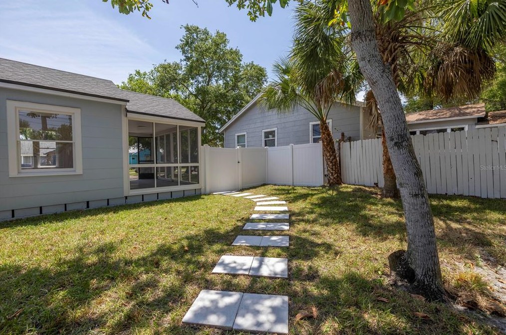 753 16 Ave, Saint Petersburg FL  33701-5711 exterior