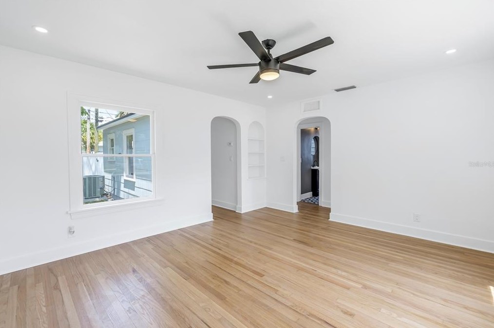 753 16 Ave, Saint Petersburg FL  33701-5711 exterior
