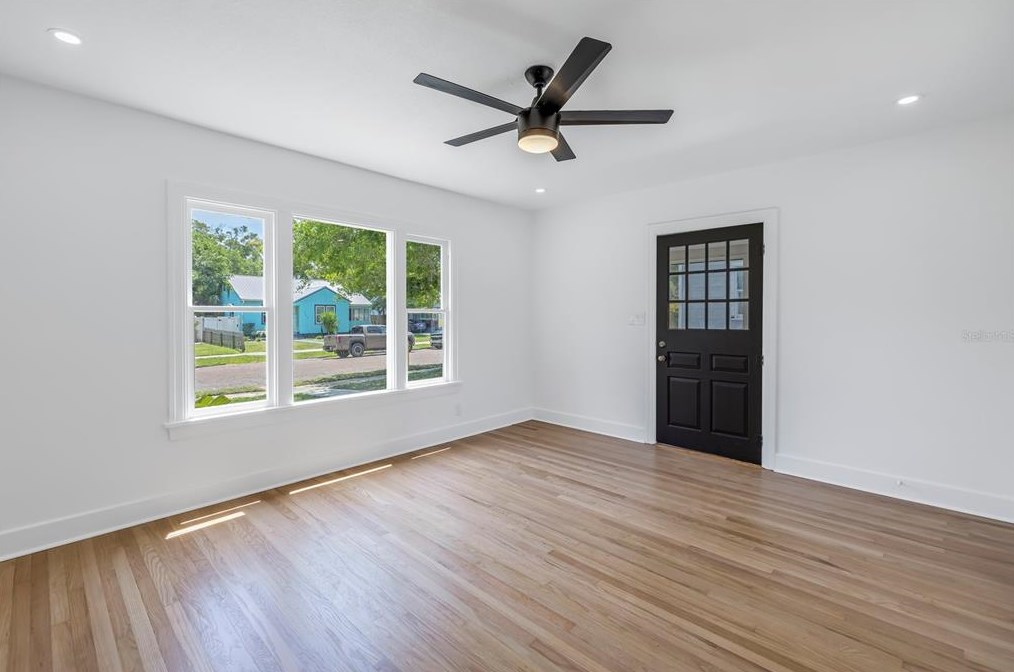753 16 Ave, Saint Petersburg FL  33701-5711 exterior