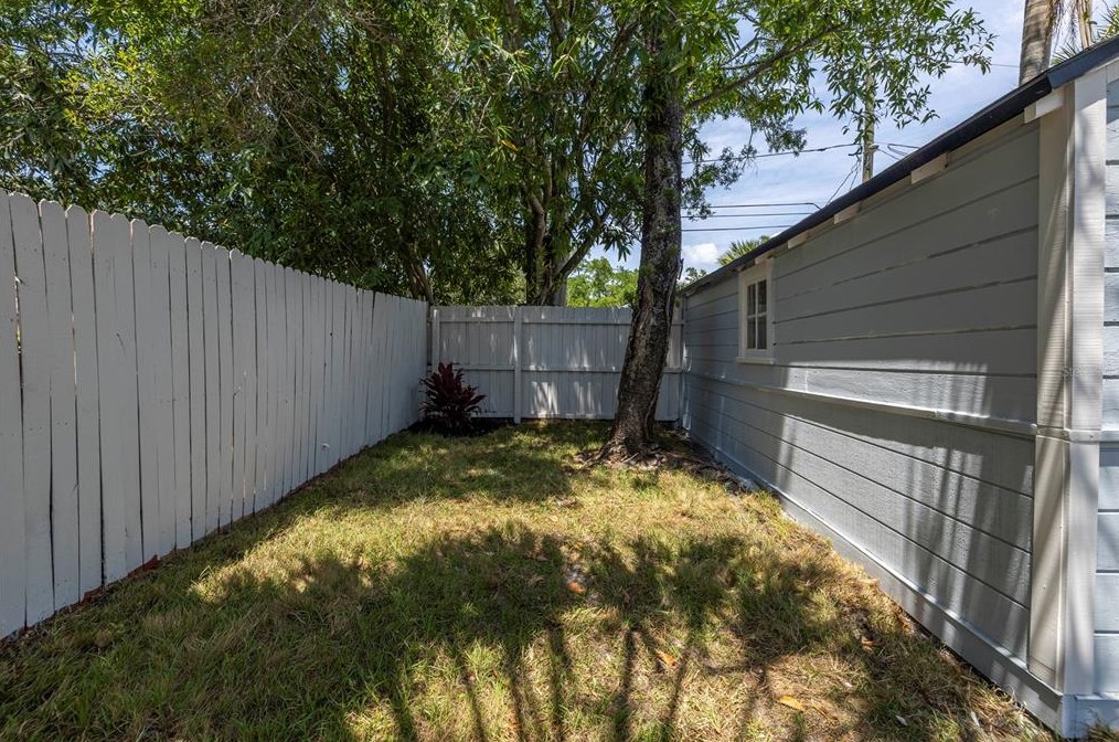 753 16 Ave, Saint Petersburg FL  33701-5711 exterior