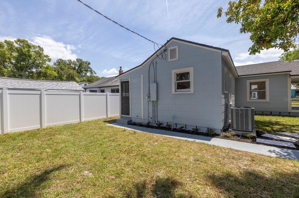 753 16 Ave, Saint Petersburg FL  33701-5711 exterior