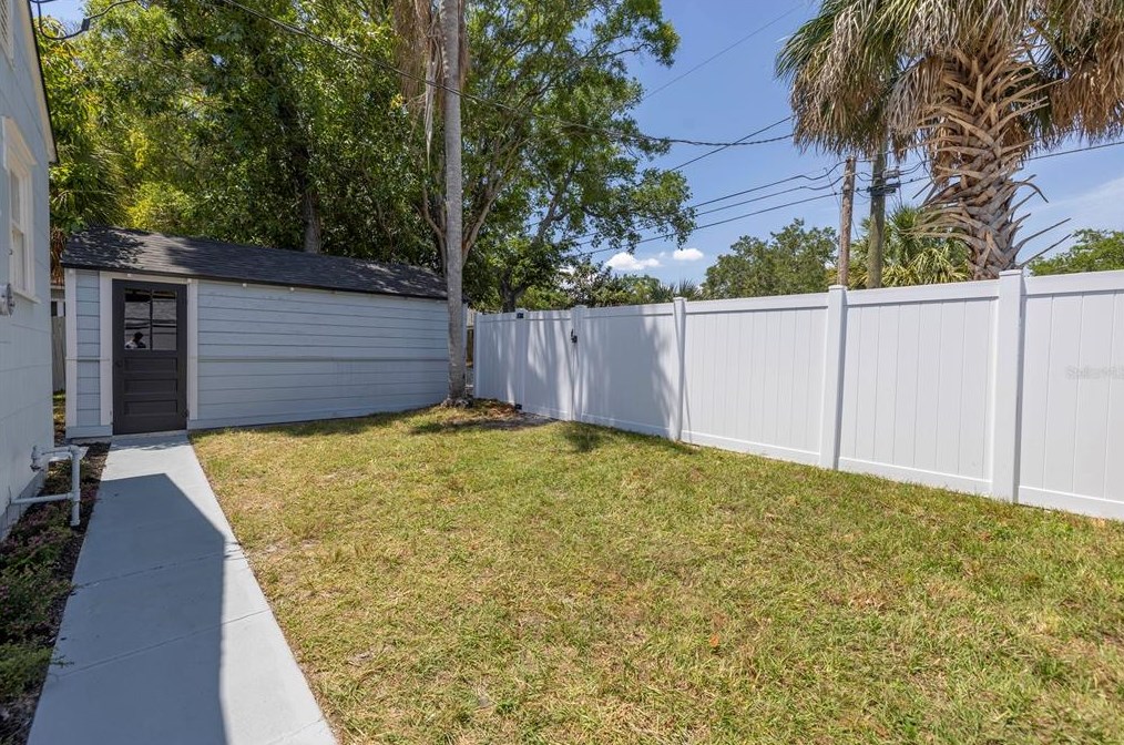 753 16 Ave, Saint Petersburg FL  33701-5711 exterior