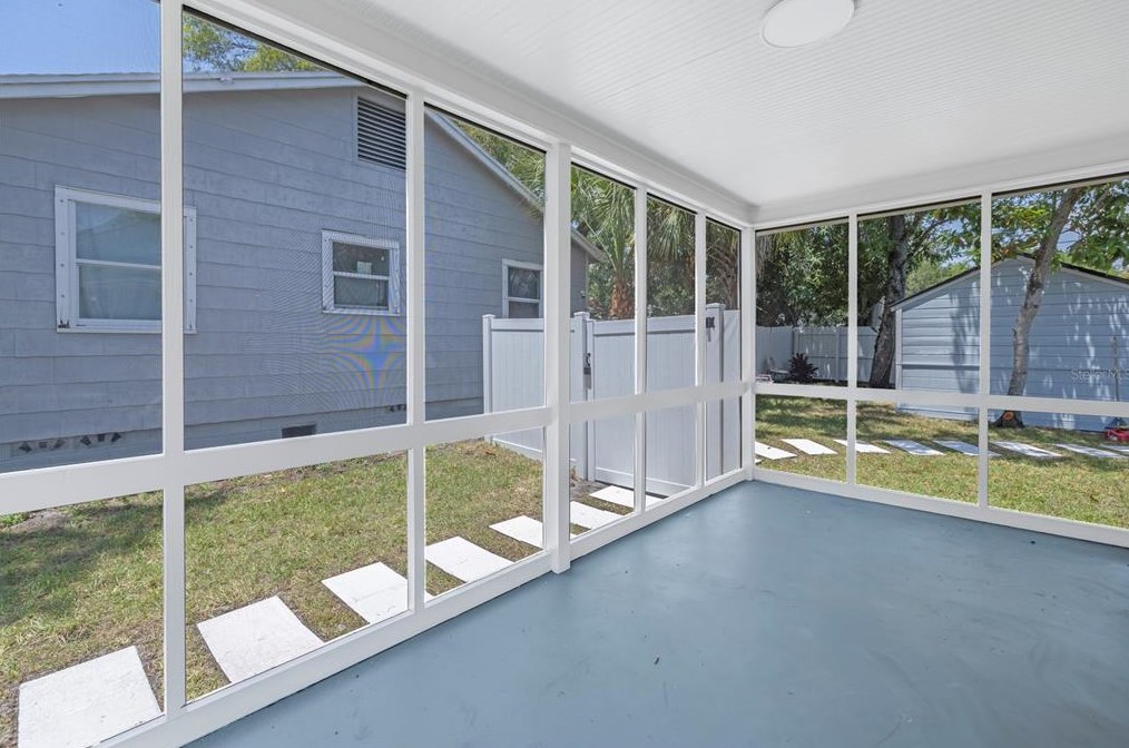 753 16 Ave, Saint Petersburg FL  33701-5711 exterior