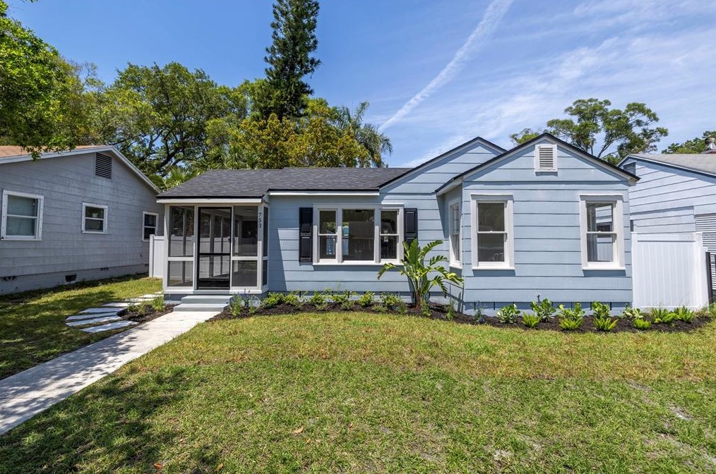 753 16th Ave, Saint Petersburg FL  33701-5710 exterior