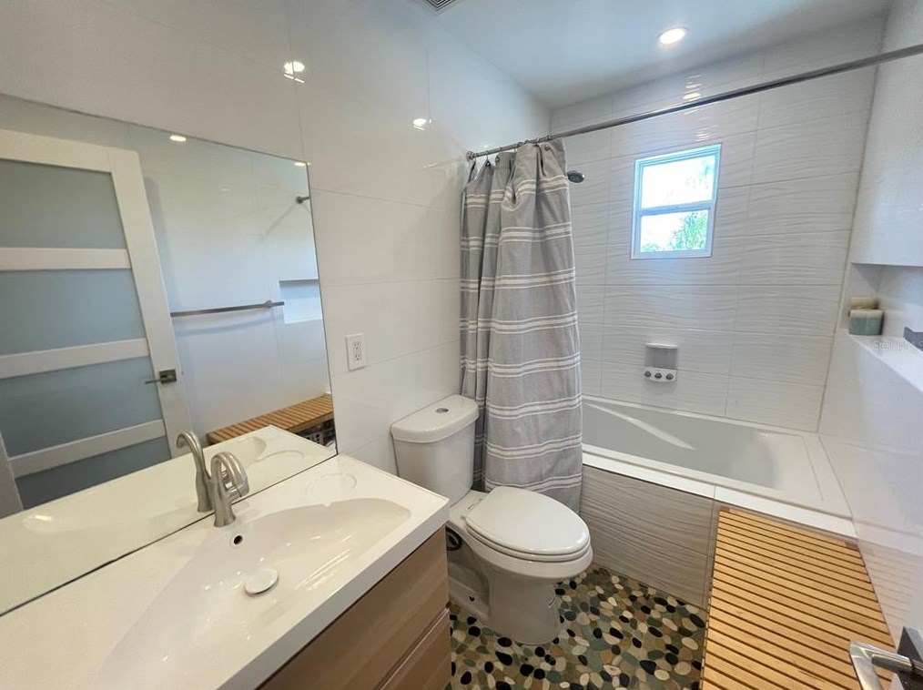 1534 Wexford Dr, Palm Harbor FL  34683-6229 exterior