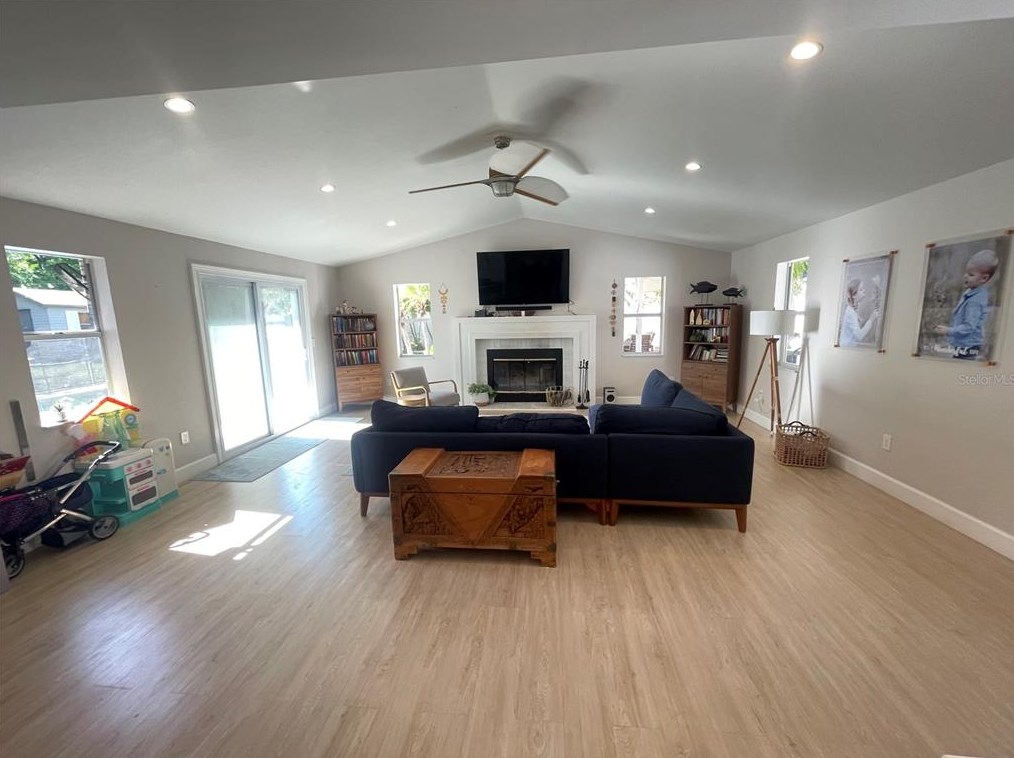 1534 Wexford Dr, Palm Harbor FL  34683-6229 exterior