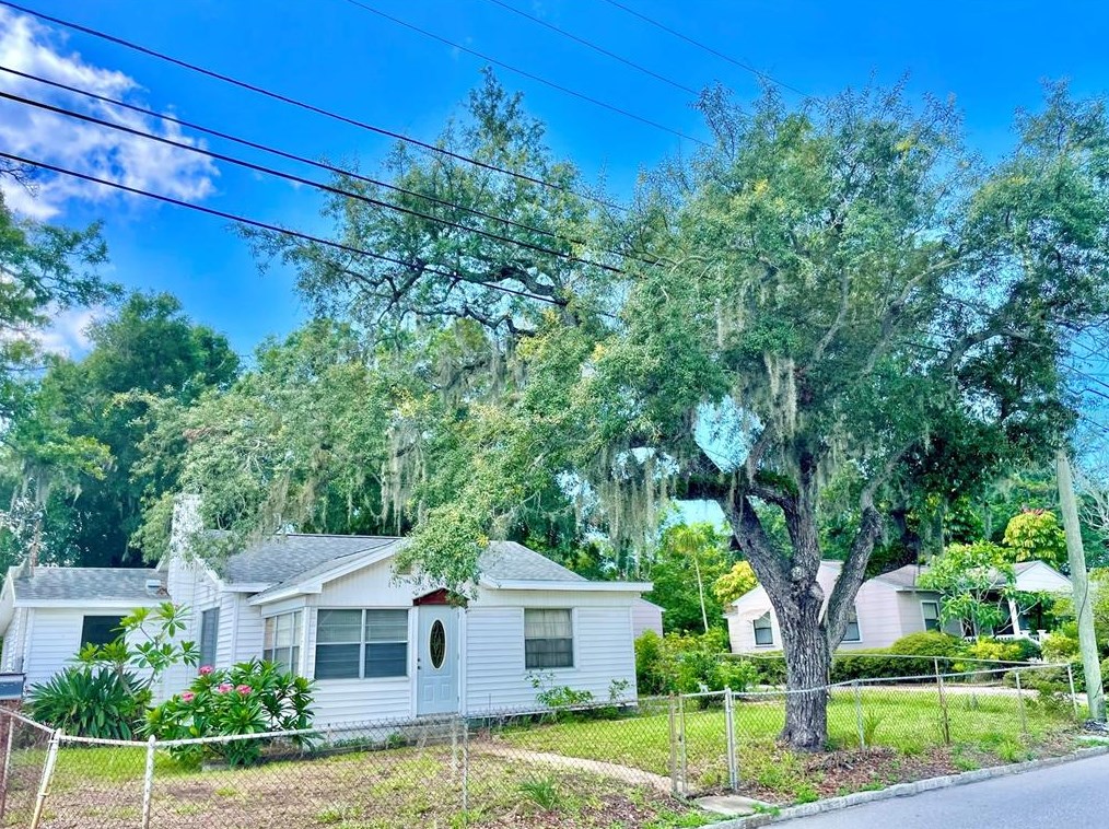 37 Martin Luther King Jr Dr, Tarpon Springs, FL 34689-0036