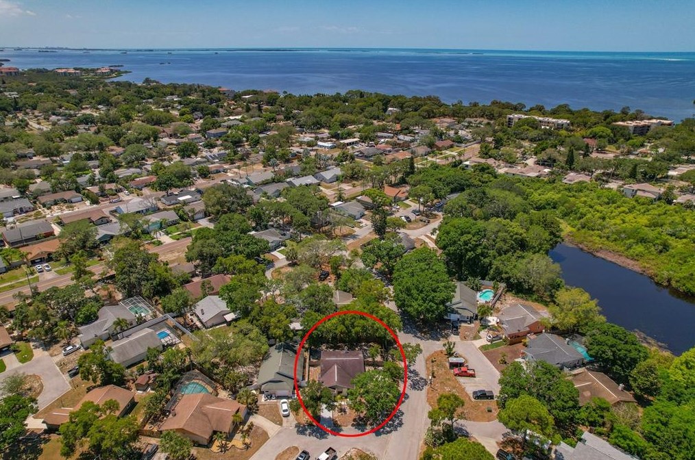 762 Merlins Ct, Tarpon Springs, FL 34689