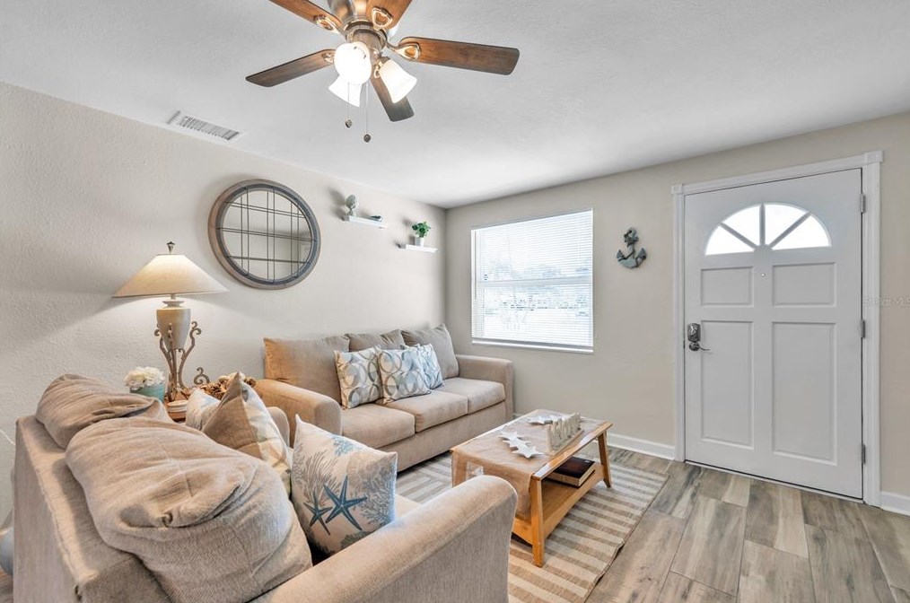 8900 Southern Comfort Dr, Largo FL  33773-4731 exterior