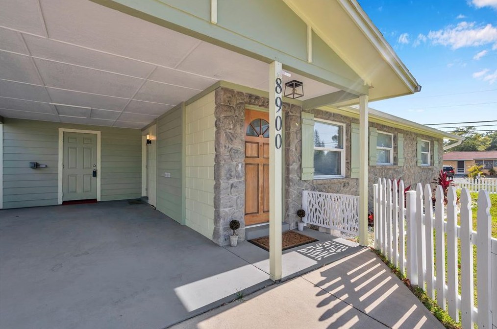 8900 Southern Comfort Dr, Largo FL  33773-4700 exterior